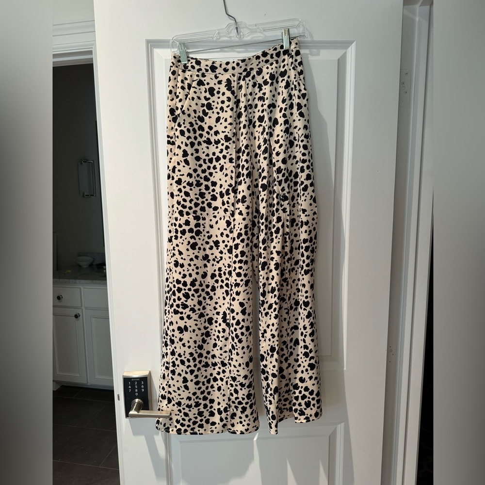 Beach Bunny coverup pants in silky leopard